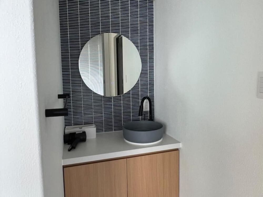 海眺望 半露天風呂付トレーラーN05/シングル*4 (禁煙) バスルーム1 | THOUSAND　GARDEN　TARUMIZU