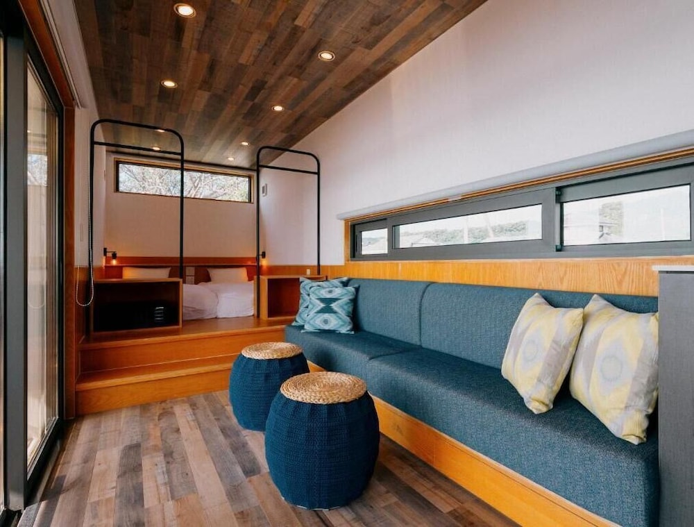 海眺望 露天風呂付トレーラーS01/シングル*4 (禁煙) 客室9 | THOUSAND　GARDEN　TARUMIZU