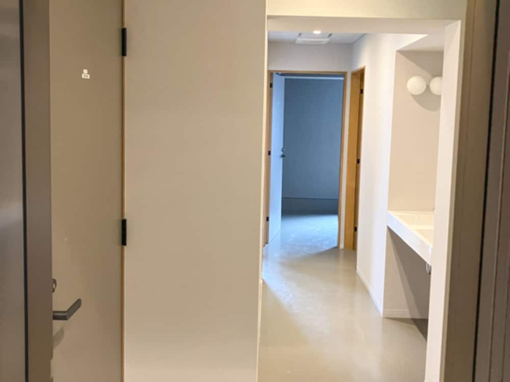 ダブルルーム喫煙（電子タバコのみ） 内装0 | LiVEMAX Hostels Tokyo Ueno