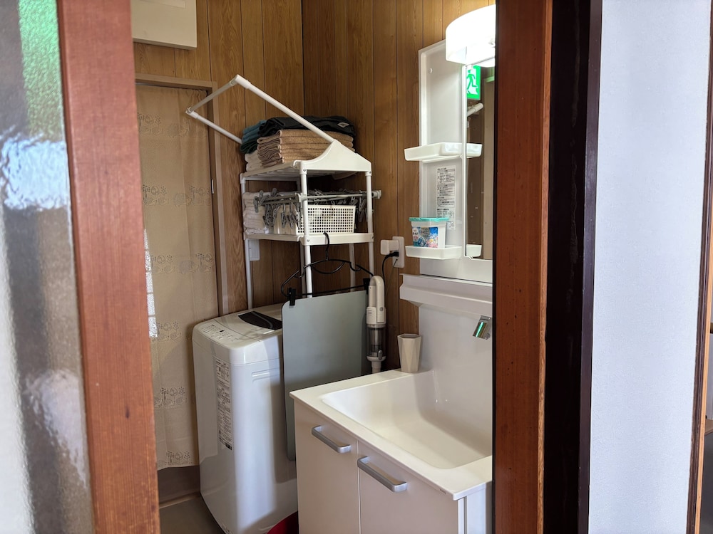 ファミリー ハウス 4 ベッドルーム 禁煙 シティビュー バスルーム2 | だるまホーム高崎 HU2