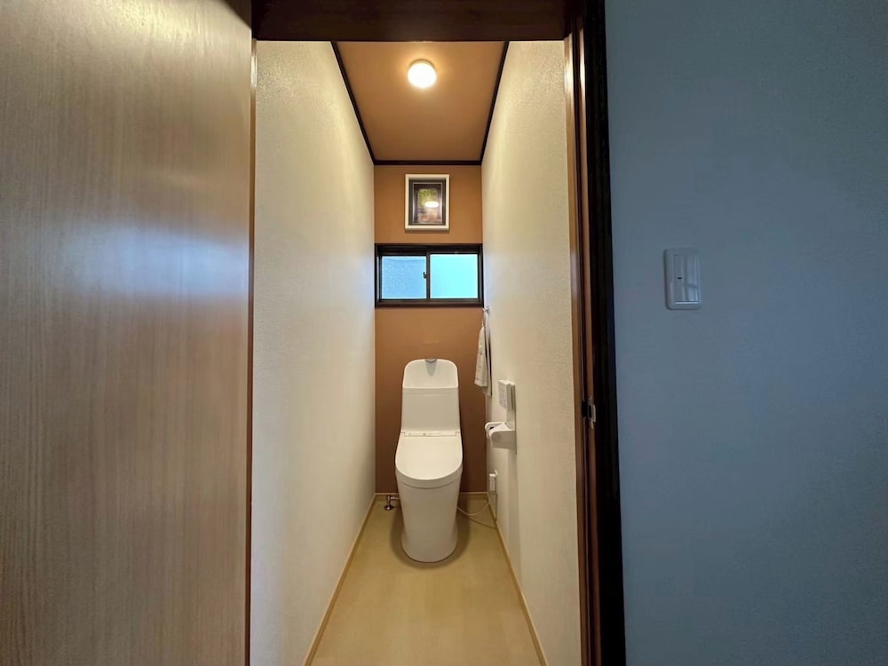 ファミリー ハウス 4 ベッドルーム 禁煙 シティビュー バスルーム3 | だるまホーム高崎 HU2