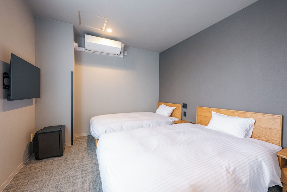 ツインルーム シングルベッド 2 台 車椅子で利用可能な浴槽 禁煙 | GRAND HOSTEL LDK 大阪新世界 - ホステル