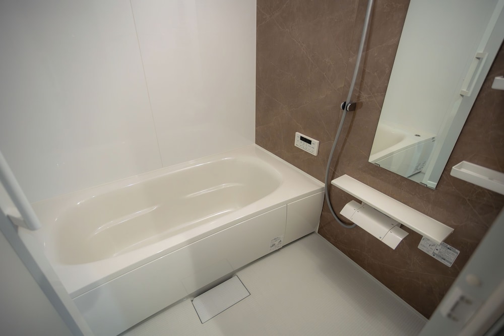 デラックス トリプルルーム 禁煙 バルコニー バスルーム2 | THE NINE STATES HOTEL TOJINMACHI