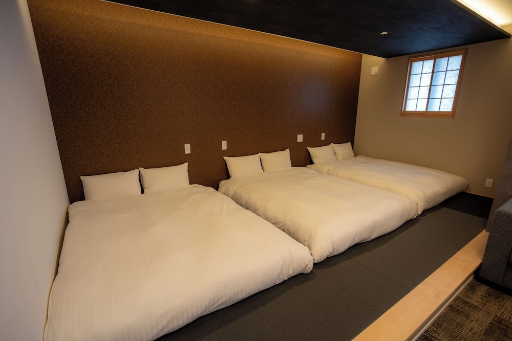 デラックス トリプルルーム 禁煙 バルコニー 客室2 | THE NINE STATES HOTEL TOJINMACHI