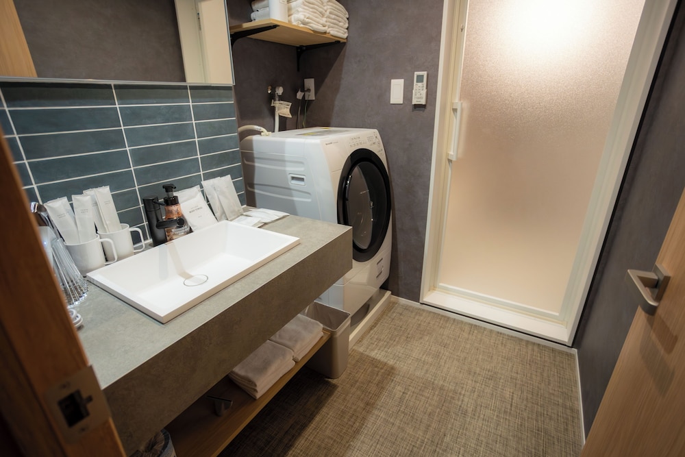 デラックス トリプルルーム 禁煙 バルコニー バスルーム3 | THE NINE STATES HOTEL TOJINMACHI