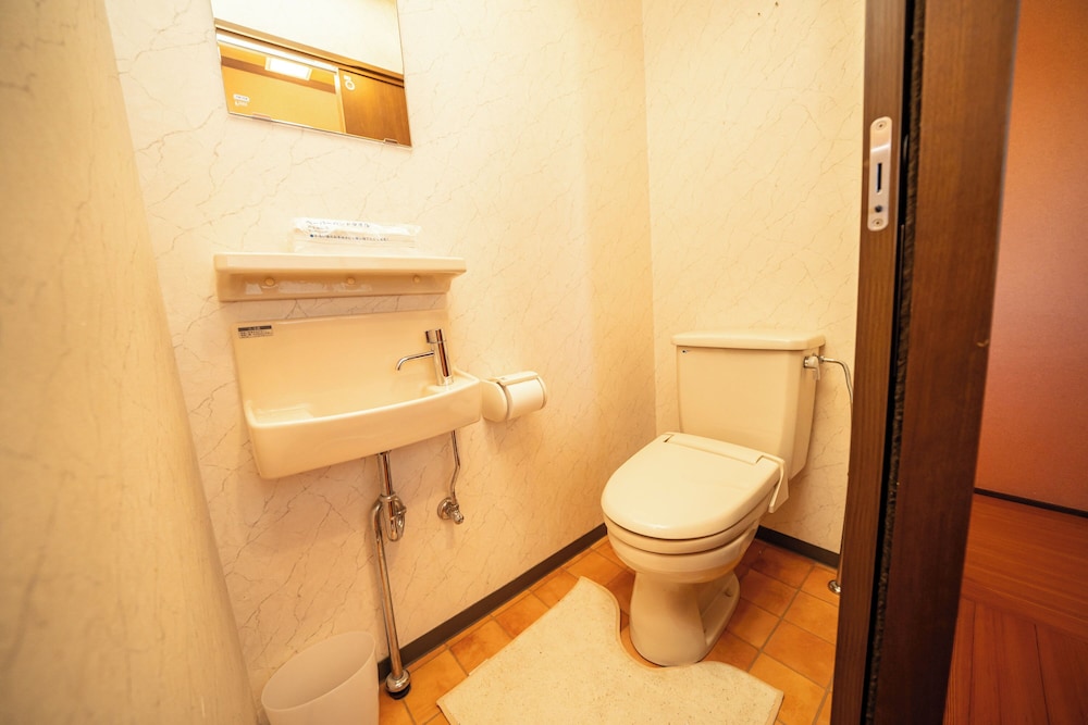 エコノミー ダブルルーム バスルーム2 | ゲストハウスミカタ