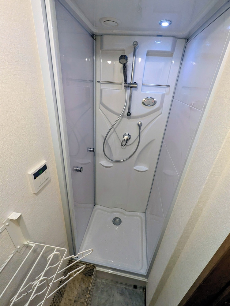 エコノミー ダブルルーム バスルーム3 | ゲストハウスミカタ