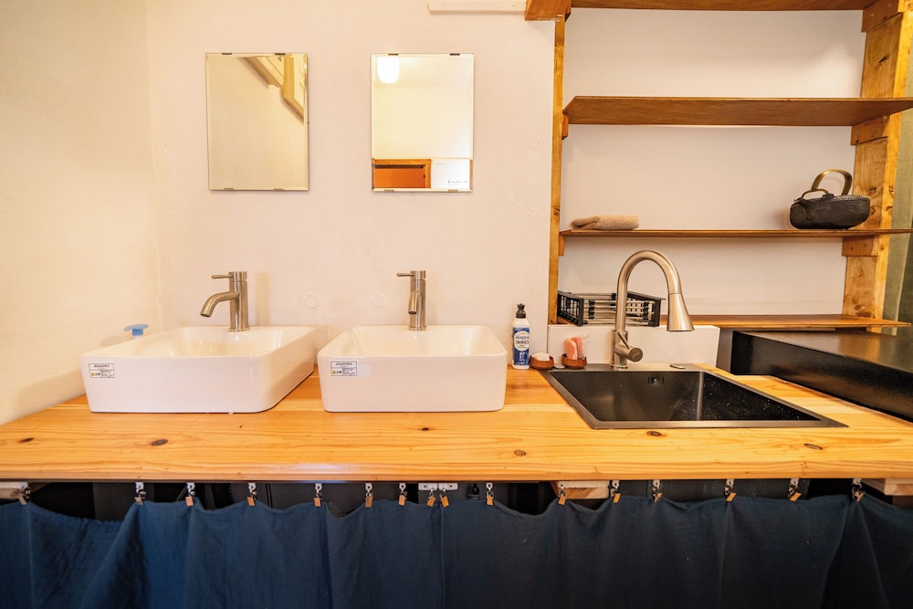 エコノミー ダブルルーム バスルーム0 | ゲストハウスミカタ