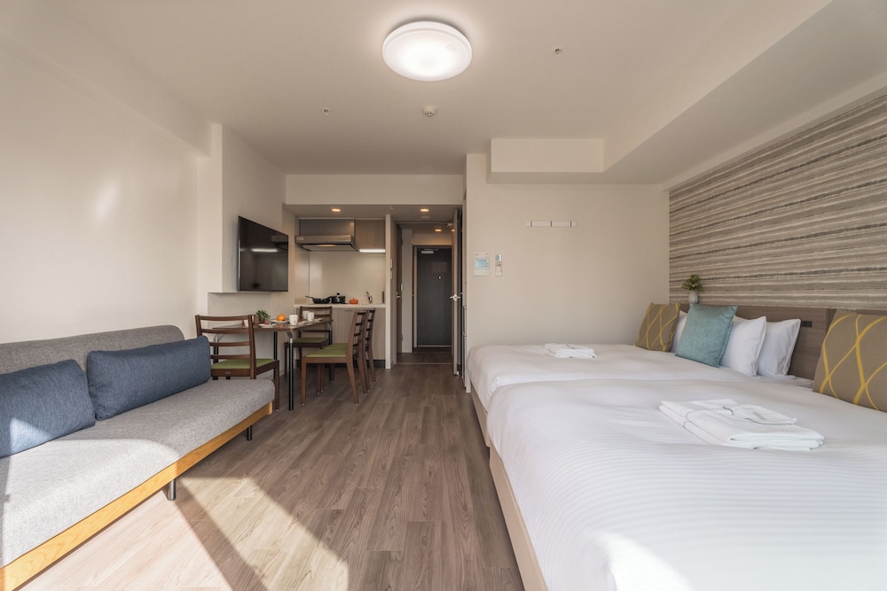 ファミリー ツインルーム ベッド (複数台) バルコニー シティビュー 客室2 | エスリードホテル難波イースト