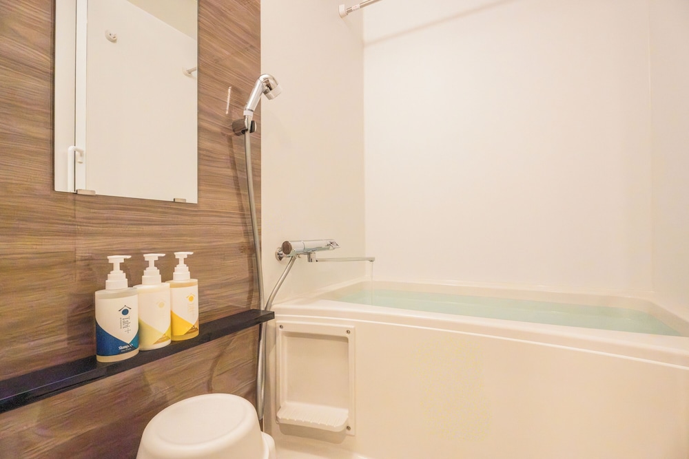 スーペリア 4 人部屋 バルコニー バスルーム0 | エスリードホテル難波イースト