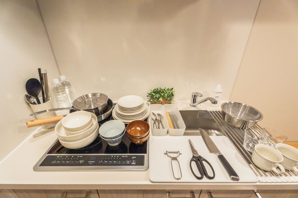 デラックス ダブルルーム ダブルベッド 1 台 バルコニー シティビュー 専用キッチン0 | エスリードホテル難波イースト