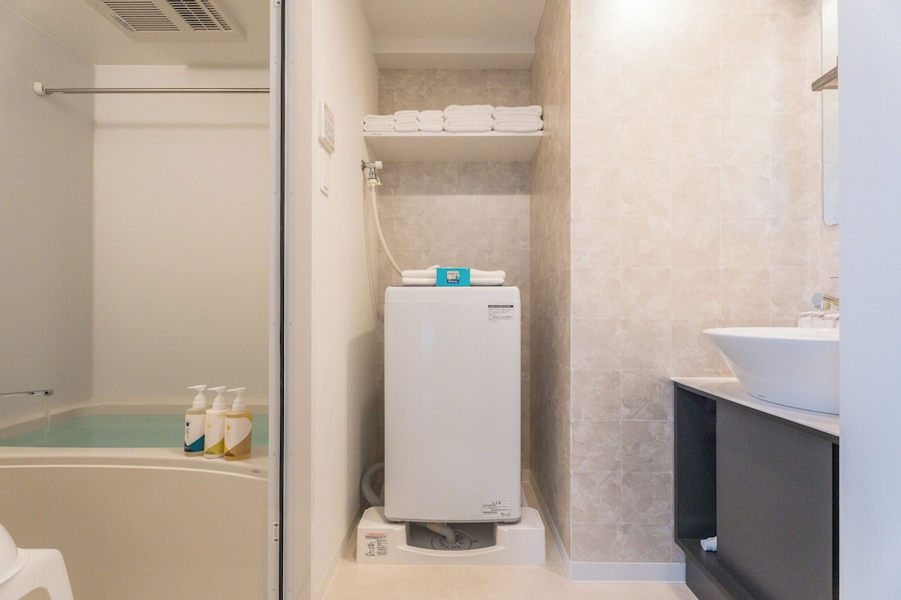 スタンダード ダブルルーム バルコニー バスルームのシンク0 | エスリードホテル難波イースト