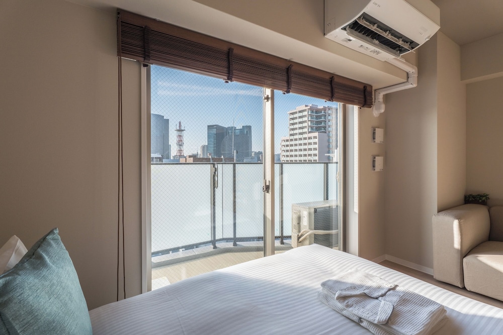 シグネチャー ツインルーム ダブルベッド 2 台 バルコニー シティビュー 客室2 | エスリードホテル難波イースト