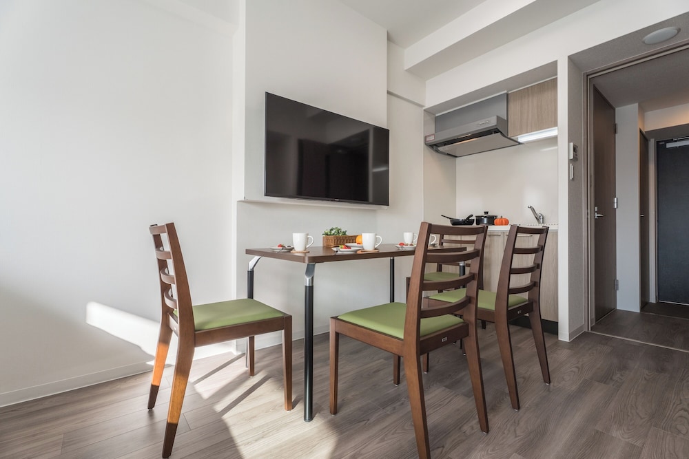 スーペリア 4 人部屋 バルコニー 客室2 | エスリードホテル難波イースト