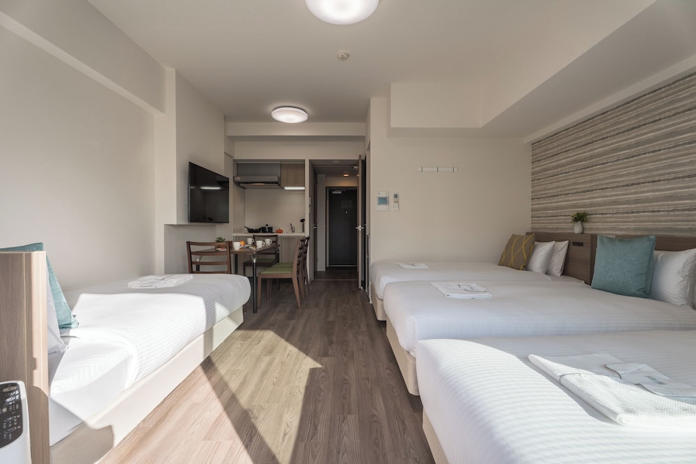 スーペリア 4 人部屋 バルコニー 客室1 | エスリードホテル難波イースト