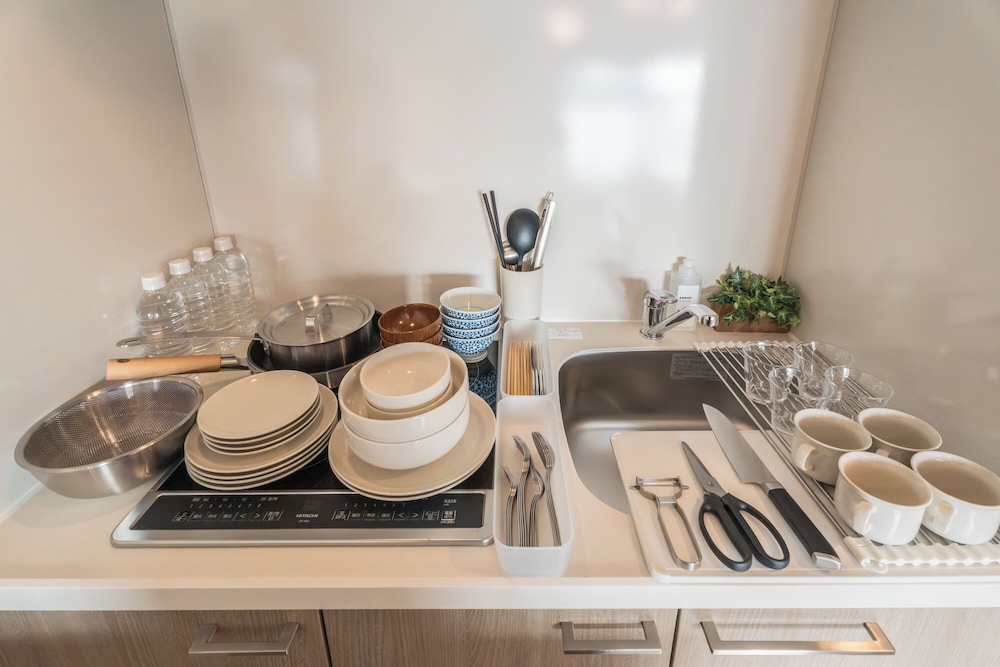 シグネチャー ツインルーム ダブルベッド 2 台 バルコニー シティビュー 専用キッチン0 | エスリードホテル難波イースト