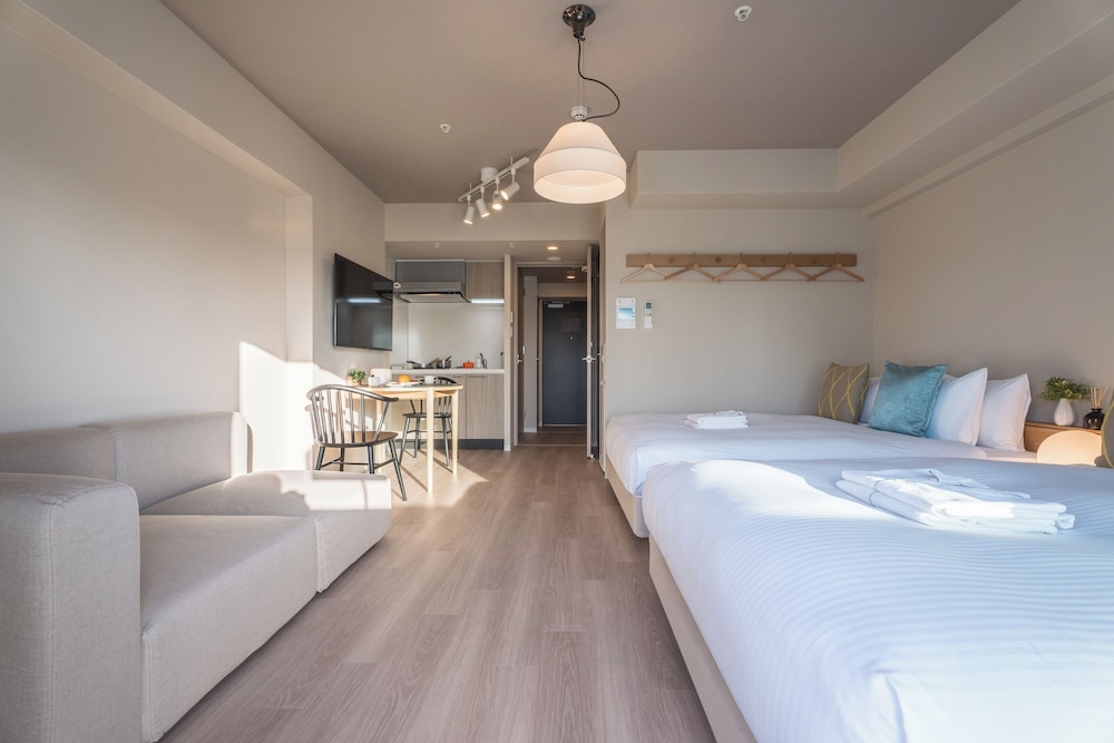 シグネチャー ツインルーム ダブルベッド 2 台 バルコニー シティビュー 客室1 | エスリードホテル難波イースト