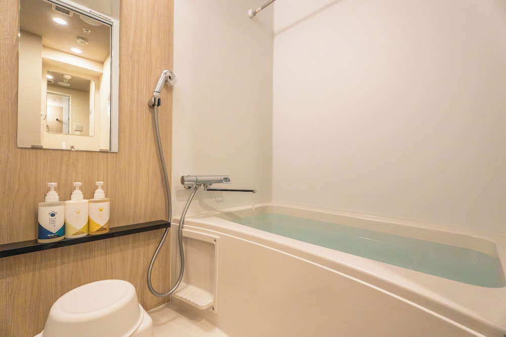 スタンダード ダブルルーム バルコニー バスルーム0 | エスリードホテル難波イースト