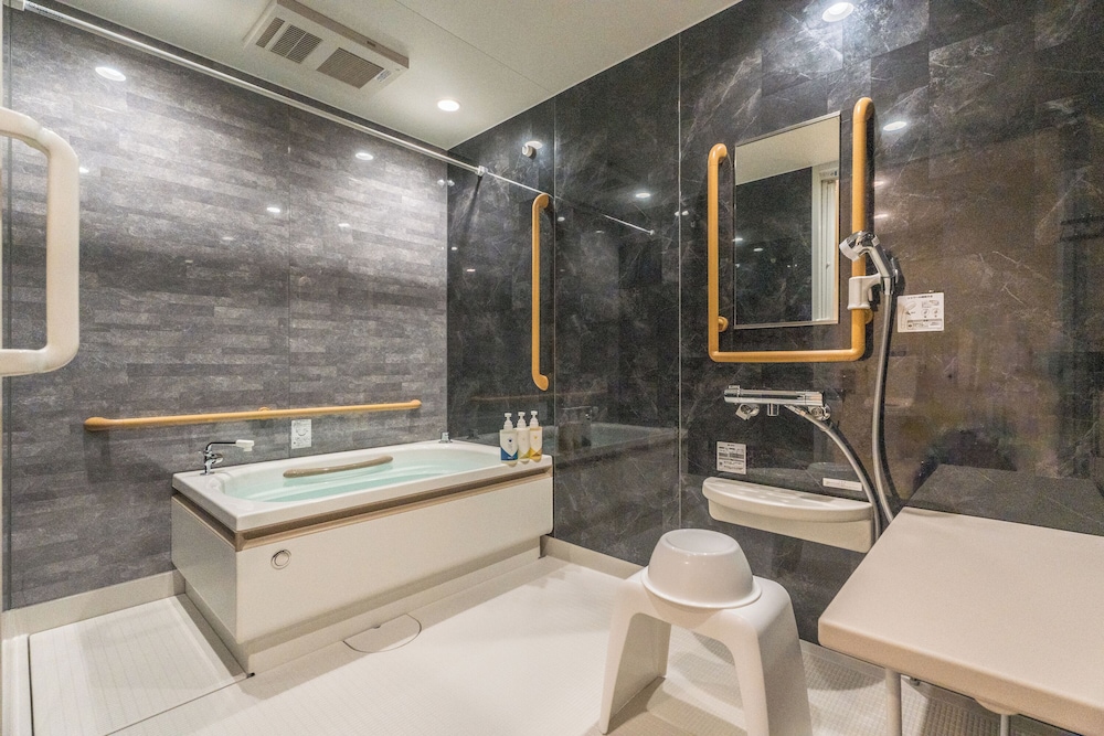 コンフォート ダブルルーム ダブルベッド 1 台 バルコニー バスルーム0 | エスリードホテル難波イースト