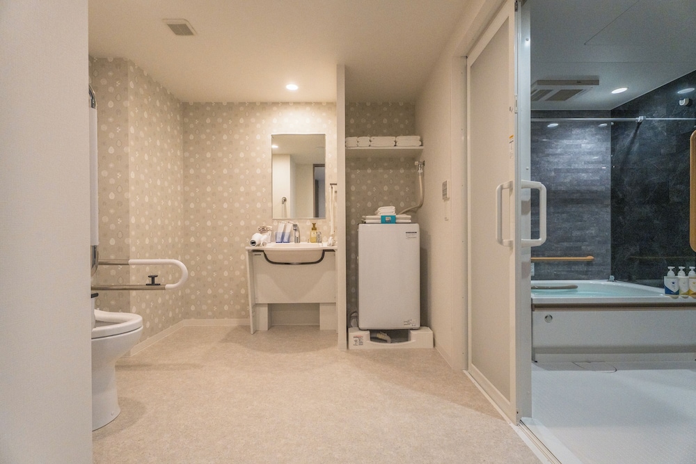 コンフォート ダブルルーム ダブルベッド 1 台 バルコニー バスルーム1 | エスリードホテル難波イースト