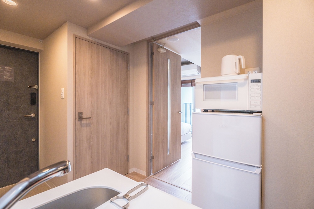 デラックス ダブルルーム ダブルベッド 1 台 バルコニー シティビュー 客室3 | エスリードホテル難波イースト