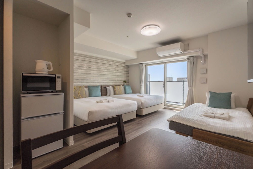 ファミリー ツインルーム ベッド (複数台) バルコニー シティビュー 客室1 | エスリードホテル難波イースト