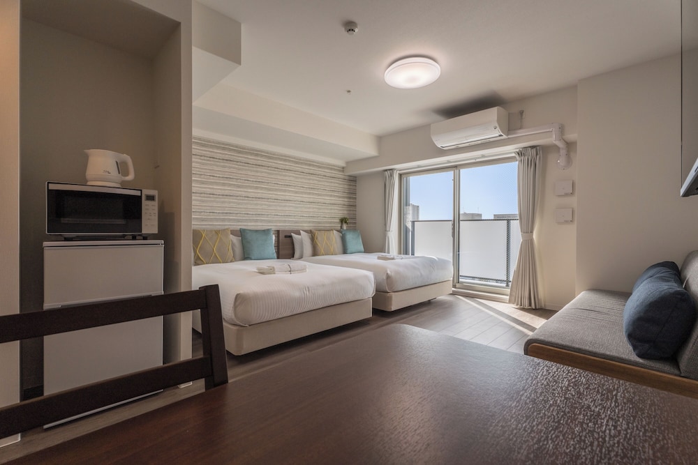 ファミリー ツインルーム ベッド (複数台) バルコニー シティビュー | エスリードホテル難波イースト