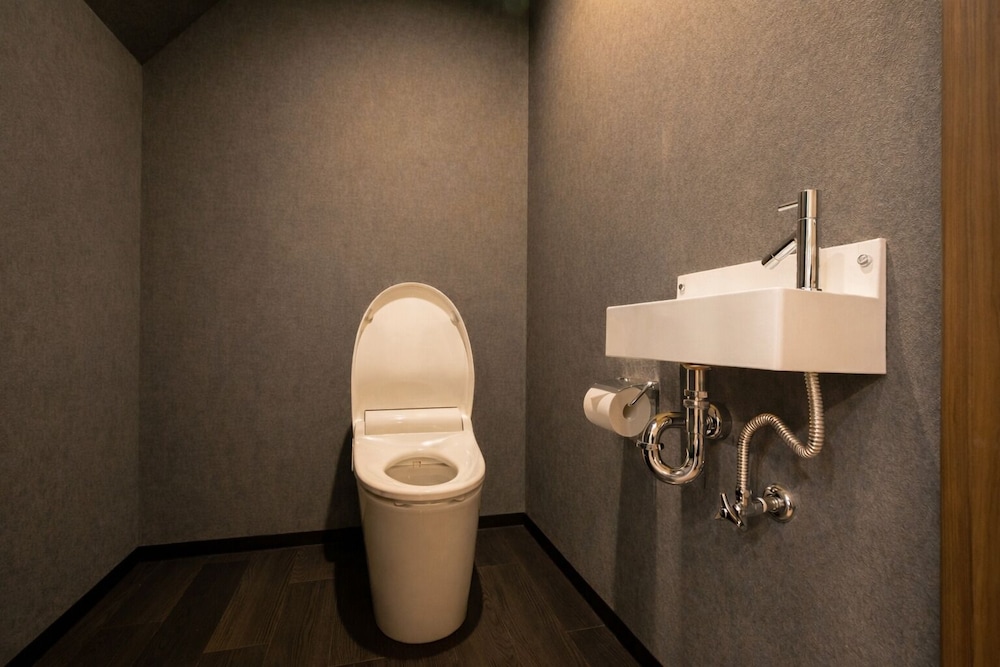 ラグジュアリー ヴィラ バスルーム1 | KISEN KOBE EKIMAE