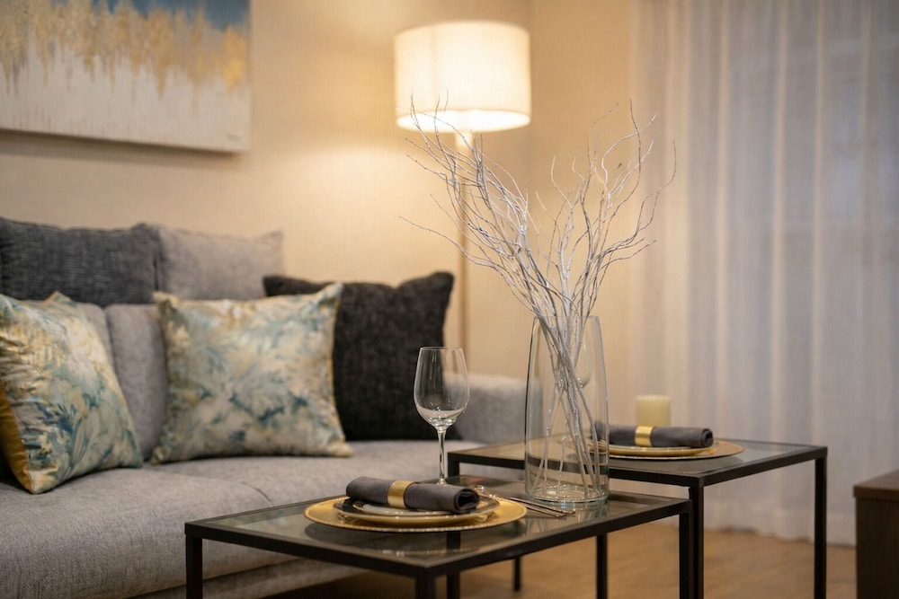 ラグジュアリー ヴィラ リビング エリア4 | KISEN KOBE EKIMAE