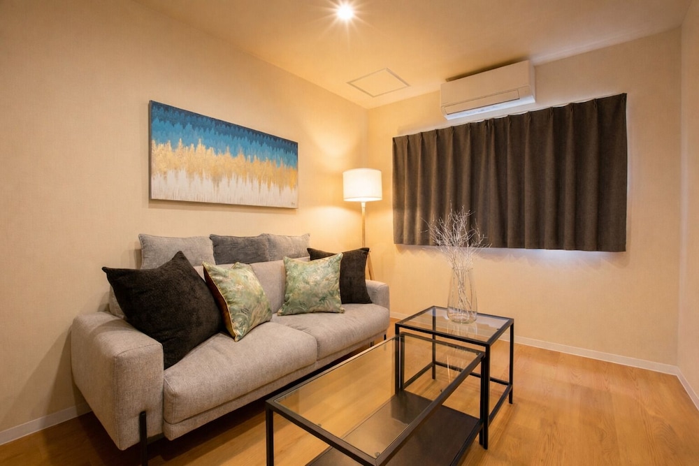 ラグジュアリー ヴィラ リビング エリア2 | KISEN KOBE EKIMAE