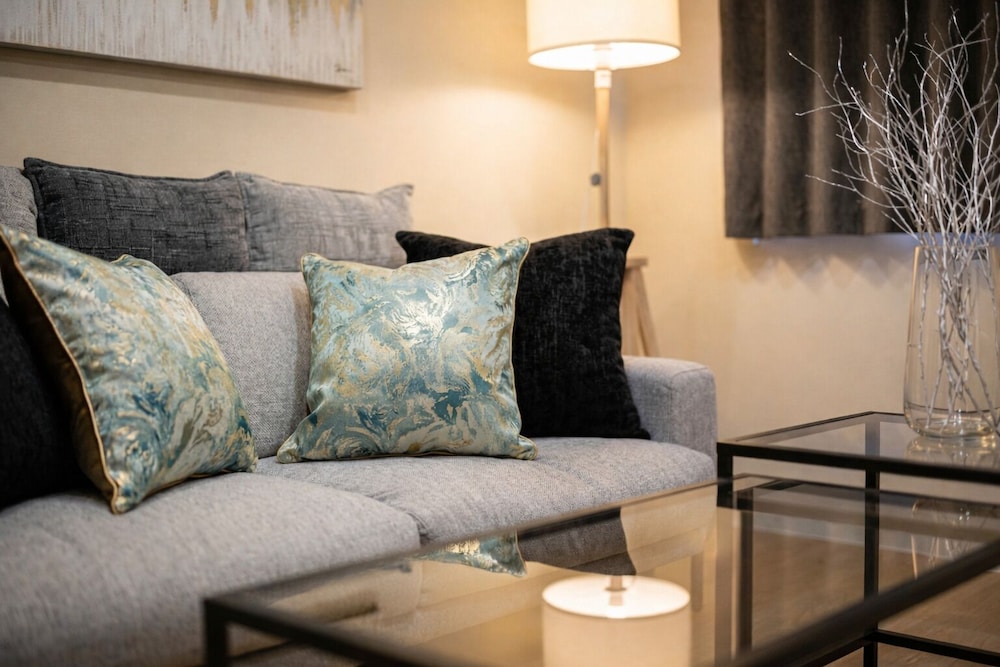 ラグジュアリー ヴィラ リビング エリア3 | KISEN KOBE EKIMAE