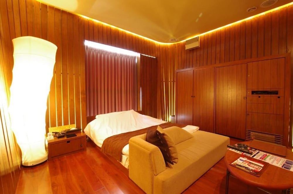 ダブルルーム 喫煙可 ラナイ 客室2 | ブルーホテル 凪 - 大人限定