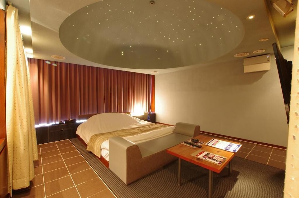 デラックス ダブルルーム 喫煙可 ラナイ 客室2 | ブルーホテル 凪 - 大人限定