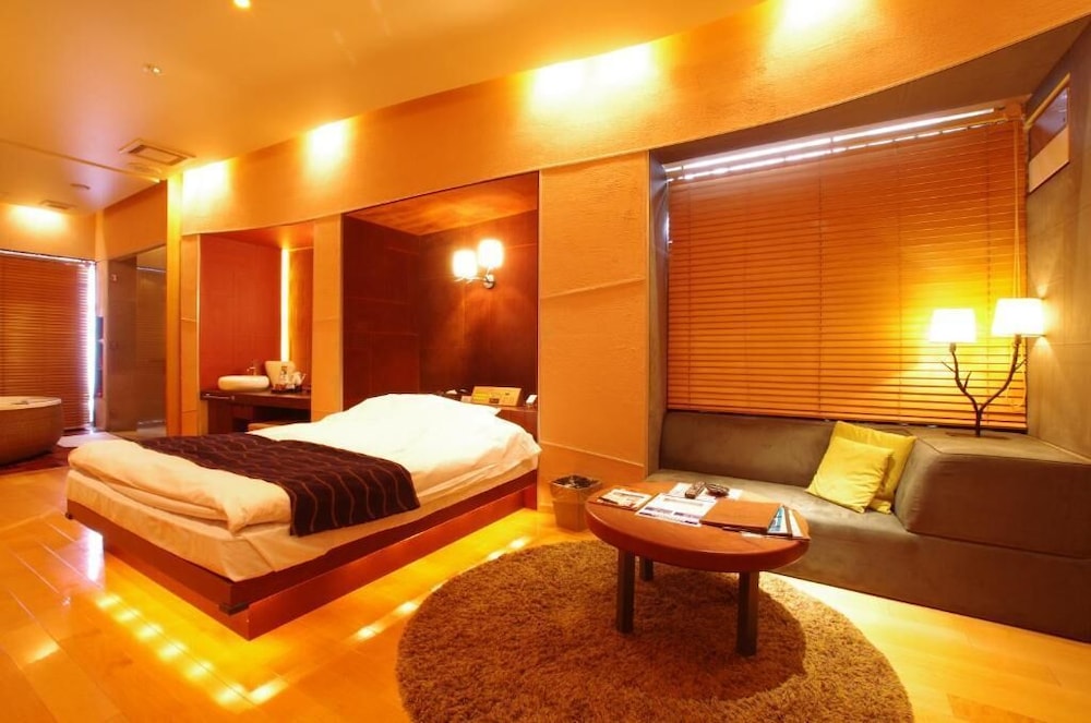 スイート 喫煙可 ラナイ 客室2 | ブルーホテル 凪 - 大人限定