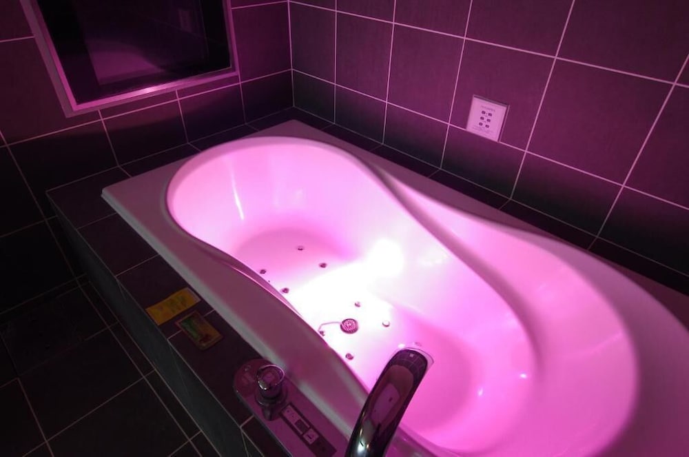 デラックス ダブルルーム 禁煙 ラナイ バスルーム1 | ブルーホテル 凪 - 大人限定