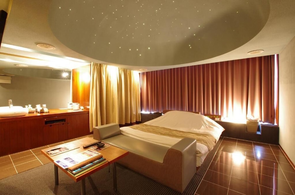 デラックス ダブルルーム 喫煙可 ラナイ 客室1 | ブルーホテル 凪 - 大人限定