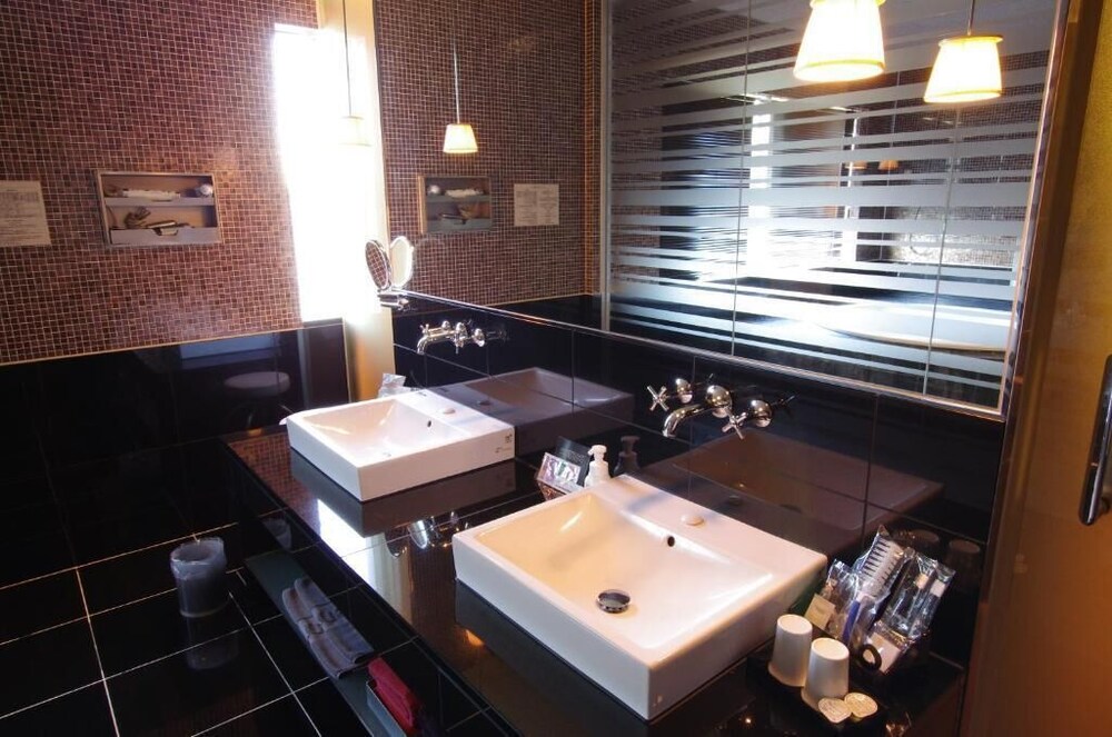 プレミアム ダブルルーム 喫煙可 バスルーム1 | ブルーホテル オクタ - 大人限定