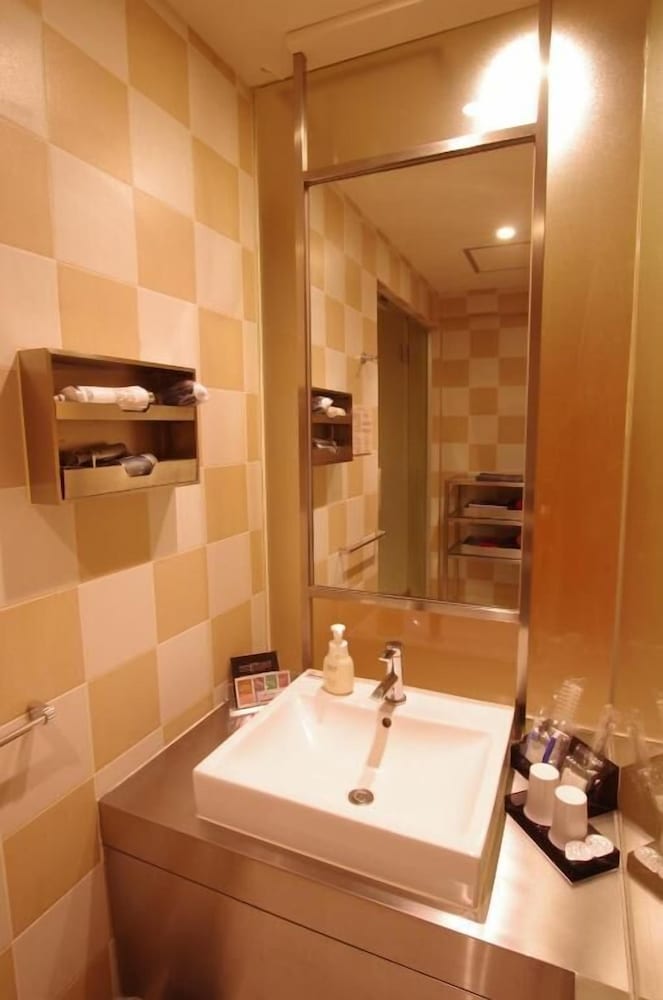 ダブルルーム 喫煙可 バスルーム1 | ブルーホテル オクタ - 大人限定