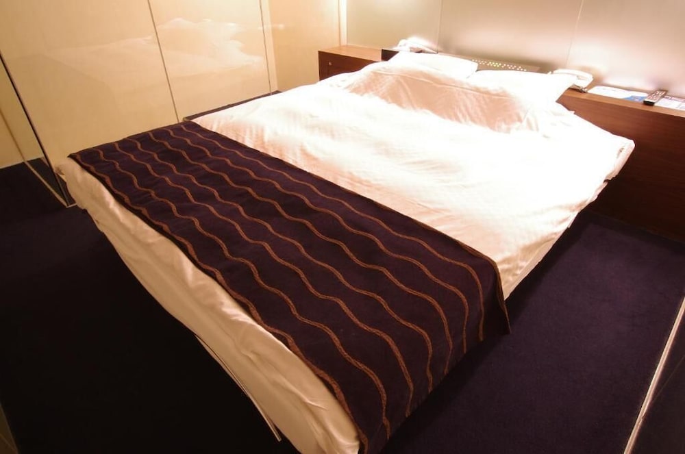 ラグジュアリー ダブルルーム 喫煙可 客室2 | ブルーホテル オクタ - 大人限定