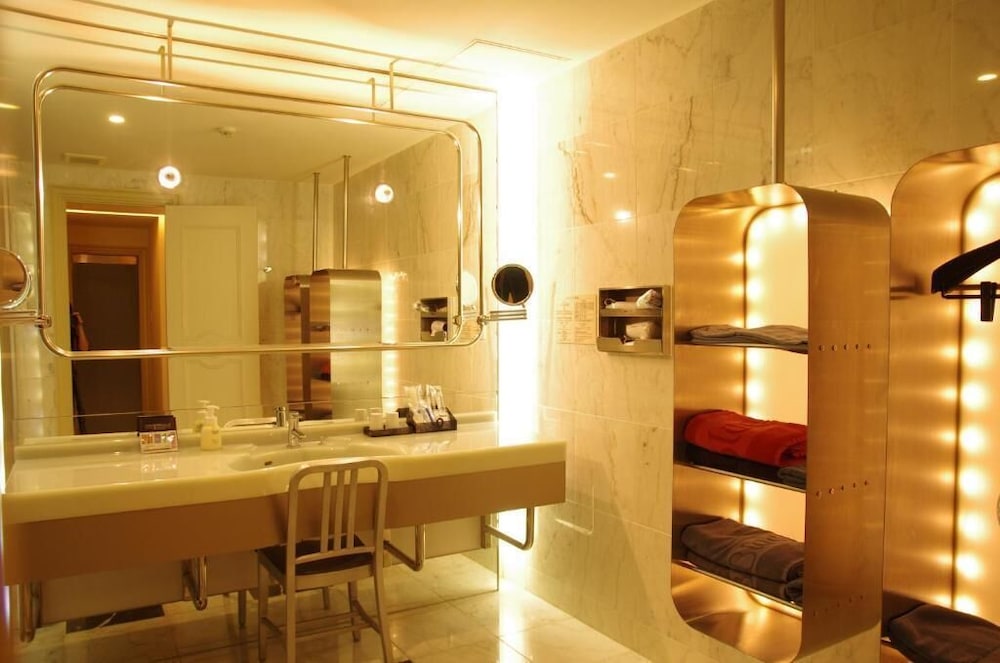 エグゼクティブ ダブルルーム 喫煙可 バスルーム0 | ブルーホテル オクタ - 大人限定