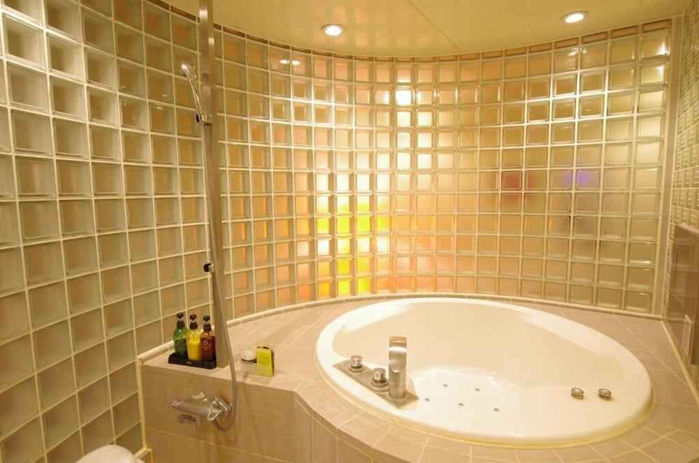 デラックス ダブルルーム 喫煙可 バスルーム1 | ブルーホテル オクタ - 大人限定