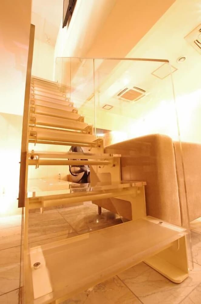 ラグジュアリー ダブルルーム 喫煙可 内装1 | ブルーホテル オクタ - 大人限定