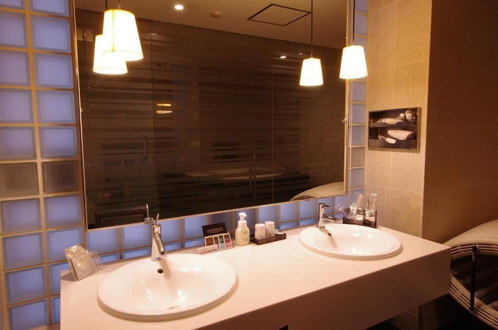 ラグジュアリー ダブルルーム 喫煙可 バスルーム0 | ブルーホテル オクタ - 大人限定