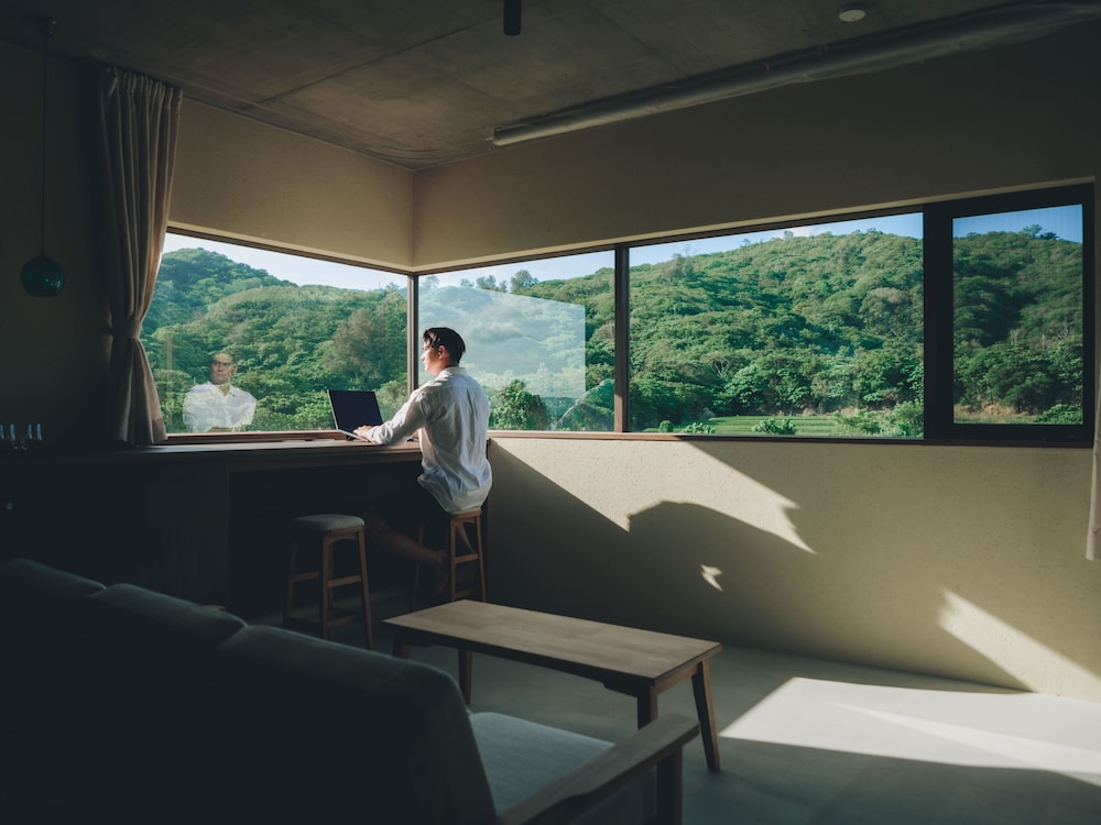 スーペリア トリプルルーム ベッド (複数台) 電子レンジ マウンテンビュー 客室2 | Semilla NAGO OKINAWA