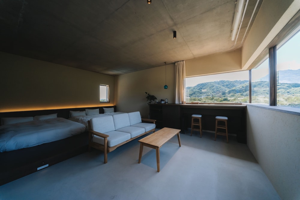 スーペリア トリプルルーム ベッド (複数台) 電子レンジ マウンテンビュー | Semilla NAGO OKINAWA