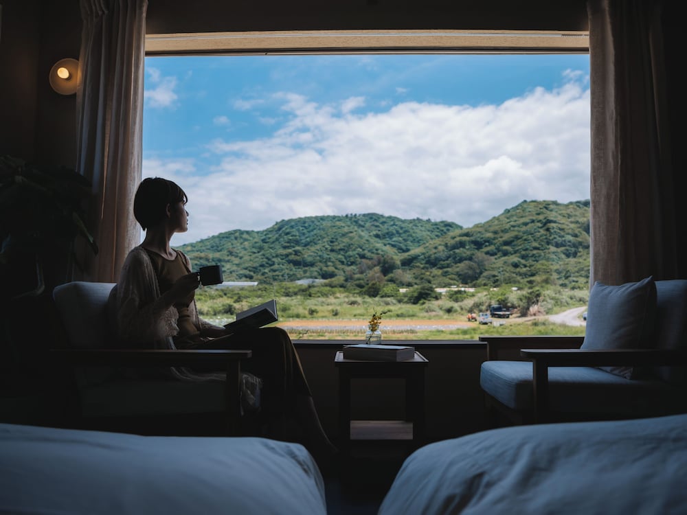 スタンダード ツインルーム ダブルベッド 2 台 電子レンジ プールビュー 部屋からの景観0 | Semilla NAGO OKINAWA