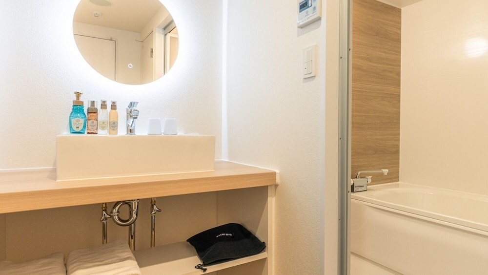 デラックス ツインルーム バスルーム1 | HOTEL nehako