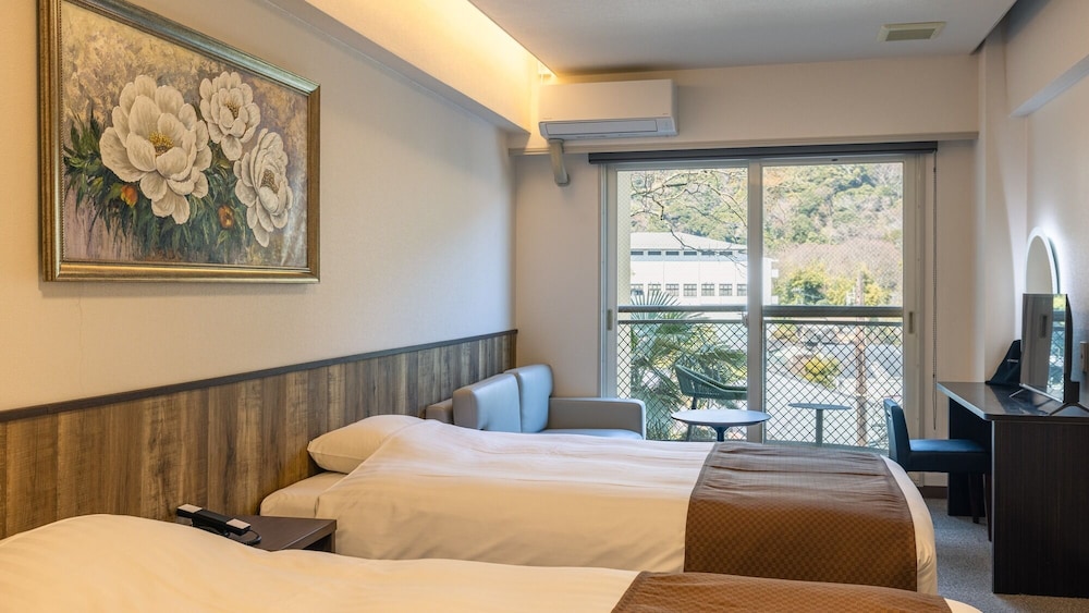 スタンダード ツインルーム バルコニー マウンテンビュー 客室2 | HOTEL nehako