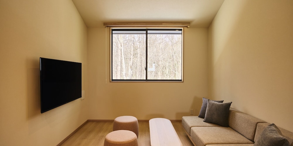 スタンダード デュープレックス ([C]3Queen/hotspring&sauna,No pets) リビング エリア2 | Rakuten STAY VILLA 草津温泉