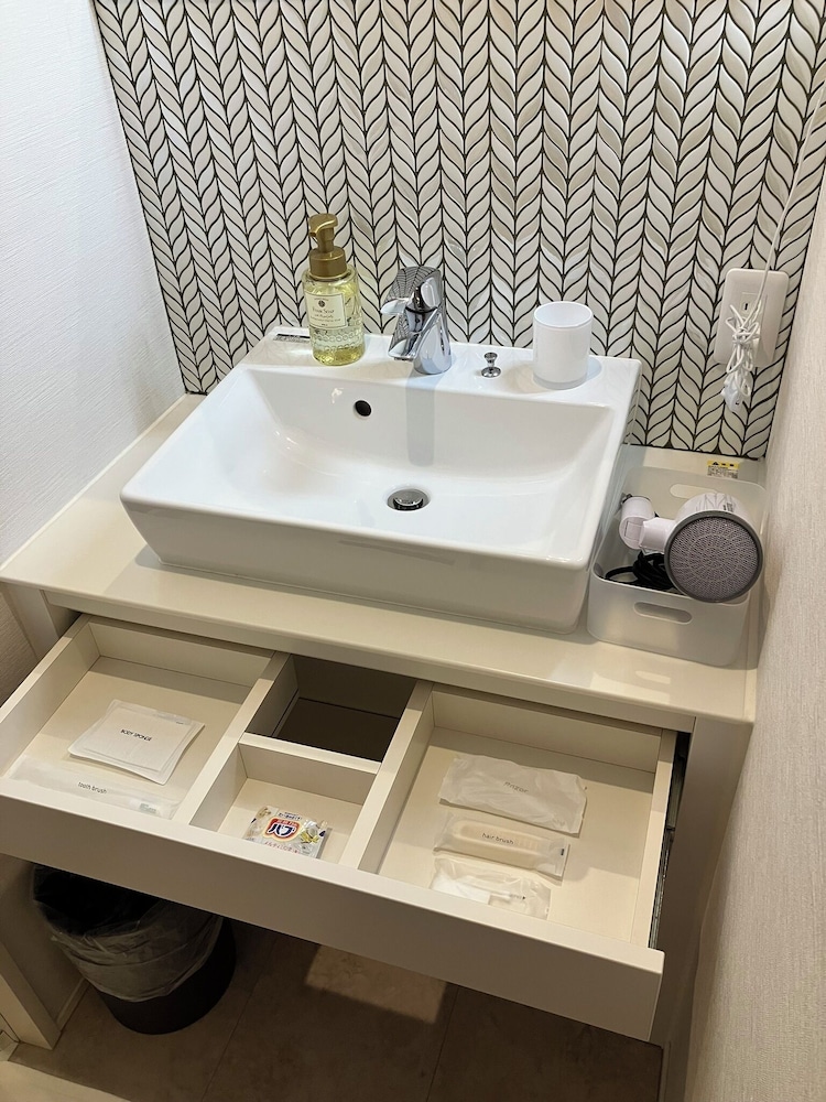 デラックス トリプルルーム バスルーム1 | ホテルクラス広島 十日市